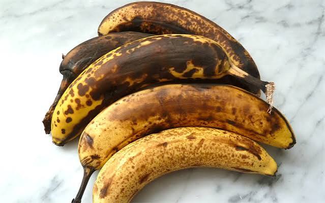 Cảnh báo: Những điều bạn nên biết về chuối xanh, chuối chín và chuối có đốm  nâu