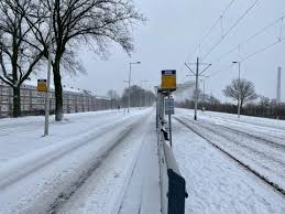 Echt sneeuwen wil het nog niet in deze streken maar omdat er sneeuw verwacht wordt door de ns zijn voor de zekerheid al treinen uit de 17 reacties op geen vlok te zien… treinverkeer verstoord… Winterweer Blijft Ov Hinderen Treinverkeer Beperkt Opgestart Ovpro Nl