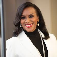 Karen Breaux's Instagram, Twitter & Facebook