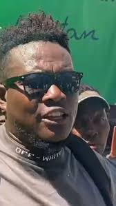 #Flash! Gwo deblozay pete devan ONA petyonvil la, militan yo mande ULCC pou  mare Ronald Bazile pou lajan pwojè li vòlè., 🎥 @tripotayhaiti509, klike  sou lyen ki nan bio a pou plis enfòmasyon, ...