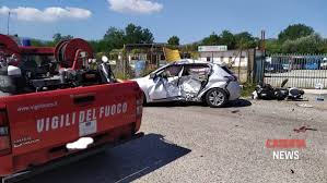 Nulla da fare per la conducente dell'auto. Drammatico Incidente Sull Appia Muore Ragazzo Di 30 Anni