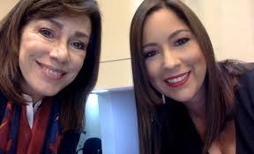 Con Ana Vilma de Escobar, al inicio...