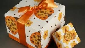 قومي بتنفيذ اعمال فنية جميلة عن طريق عمل سرير لدمي طفلك بالكرتون فقط وذلك عن طريق احضار بعض القطع من الكرتون وقص اطرافها ومن ثم ادخالها ببعض لينتج مع هذا. Ø£Ø¹Ù…Ø§Ù„ ÙŠØ¯ÙˆÙŠØ© Ø¨Ø§Ø³ØªØ®Ø¯Ø§Ù… Ø§Ù„ÙƒØ±ØªÙˆÙ† Ø¨Ø§Ù„Ø®Ø·ÙˆØ§Øª Ù„Ø¹Ù…Ù„ Ø¹Ù„Ø¨Ø© Ù‡Ø¯Ø§ÙŠØ§ Youtube