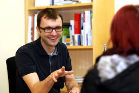 Sein masterstudium „internationaler gesundheit führte ihn 2008 zunächst an die charité/berlin, seit 2009 lebt er in osnabrück, der heimatstadt seiner frau. Hausarzt Osnabrueck 031 Arztehaus Mellerstrasse Osnabruck Hausarzt Osnabruck