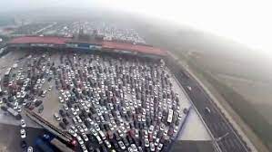 Zwischen dem hanauer kreuz und dem langenselbolder dreieck ist die autobahn vierspurig ausgebaut, wobei die beiden äußeren spuren der a 66 und die inneren der a 45 zugeordnet werden können. Gibt Es In China Wirklich Eine 50 Spurige Autobahn Und Geht Sie Wirklich Zu 4 Spuren Uber Quora