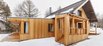 Après une implantation des fondations en béton, la construction vous faites construire dans une région forestière ? Maison Ossature Bois 8 Bonnes Raisons De La Choisir Prix Pose