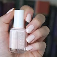 Sie Konnen Die Brautnagel Von Megan Markle In Der Apotheke Kaufen Essie Nagellack Nagellack Hochzeit Nagellack
