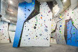 Camp5 is an indoor rock climbing gym with branches in one utama, kl eco city, and utropolis. The Walls
