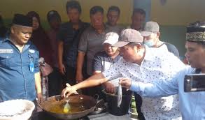 Tidak hanya dibuang ke perairan sungai, bangkai babi itu juga dibuang oleh orang tidak bertanggung jawab di permukiman masyarakat. Omset Pedagang Ikan Anjlok Akibat Isu Makan Bangkai Babi Begini Respon Cepat Dirut Pd Pasar Medan Menjaga Indonesia Pengawal Id