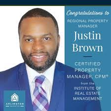 Ebonie Howard's Instagram, Twitter & Facebook