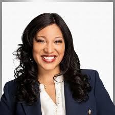 Elisha Woods's Instagram, Twitter & Facebook