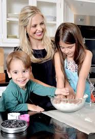 How Sarah Michelle Gellar Celebrates Christmas With Her Kids Sarah Michelle Gellar Kids Sarah Michelle Gellar Sarah Michelle Gellar Buffy