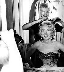 How to find hair salons near me? Pin By Vanessa Marques On Fotos Raras Marilyn Monroe Vintage Hair Salons Vintage Hairdresser Marilyn Monroe