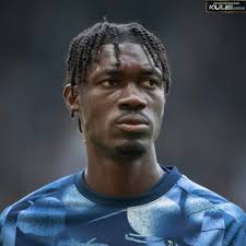 Fred'in golden sonraki sevinci. 🫡 Fenerbahçe orta sahasının kalbi. Fakat Fred  orta sahadaki o boşluğu doldurmak için çok çabalıyor. Keşke bir 6 numara  alınabilseydi Fred daha rahat oynardı. ✓ 🔹ÇOK GÜÇLÜ FRED