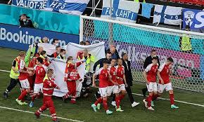 Eriksen, christian eriksen, eriksen bất tỉnh, eriksen đột quỵ, eriksen chấn thương, đan mạch vs tình huống này xảy ra ở hiệp 1 và các bác sĩ đã nhanh chóng vào sân để điều trị cho cầu thủ người. Tr8 Jyrxwlmd M