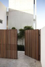 Pin Von Juju Auf Exterior Gartentore Holz Tor Design Gartentor