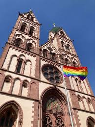 Die regenbogenfahne ist eine form des regenbogens als symbol. Gemeinden Hissen Die Regenbogenfahne Publik Forum De Religion Kirchen