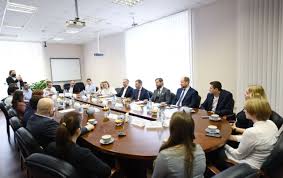 Регион получил 1 560 комплектов препарата. Valerij Falkov Vstretilsya S Sozdatelyami Vakciny Kovivak