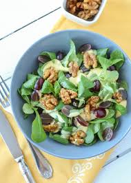 Fruchtiger Feldsalat Mit Karamellisierten Walnussen Und Mango Lavie Deboite Feldsalat Rezept Feldsalat Vorspeisen Rezepte
