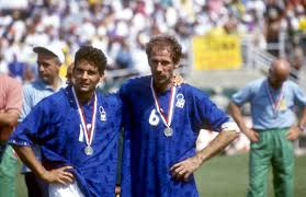 Ficha del encuentro final del mundial de fútbol de 1994 jugado entre las selecciones de italia y brasil con detalle de goles, jugadores titulares y suplentes, tarjetas y cambios. Mondiali 1994 Brasile Italia 0 0 3 2 D C R Storie Di Calcio