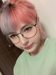 Having different colored bangs (think emo hair). Shannon Williams On Twitter Sooooo I Just Colored My Hair Two Different Colors