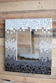 Notre Cadre De Miroir De Mur De Mosaique Coule Considerablement Du Noir Profond Au Blanc Brillant Johannah U Miroir Mosaique Verre En Mosaique Mur En Mosaique