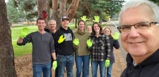 Across the Nation: The waving Oregonian, a family baptized and more quick  takes