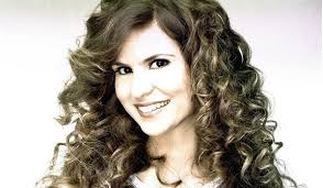 Resultado de imagem para aline barros