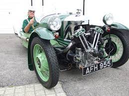 Pin On Automotive Lalique Car Mascots Hood Ornaments Desk Ornaments Desk Trophies Paperweights