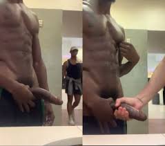 Arrogant *EXHIBITIONIST* cums in locker room - ThisVid.com