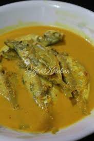 Cara memasak gulai kuning ikan tenggiri tidak melibatkan menumis, sama dengan masak lemak cili api. Gulai Ikan Versi Keluarga Saya Azie Kitchen