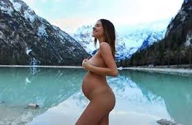 Последние твиты от sarah khan (@sarah1k). Chicharito S Partner Reveals Second Pregnancy With Full Body Nude