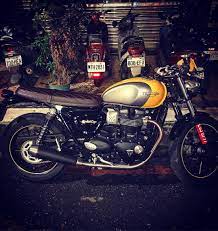 換個坐墊我以為我換車謝謝後座女王願意搭乘 streetcup triumphmotorcycles triumphbobber triumph triumphstreetcup vehicles motorcycle