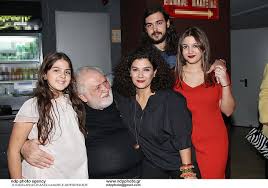 «η τζένη καρέζη ήταν ένα άτομο που με γέμισε και περάσαμε 26 χρόνια μαζί… ήταν μία πληρότητα» σάββατο, 26 ιούν 2021 Kwstas Kazakos Ektos Apo Ton Kwnstantino Exei Alla 3 Panemorfa Paidia Poy Phran To Talento Toy Patera Toys