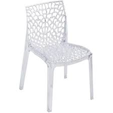 Avec ce renouvellement de modèles et changements de créateurs, l'on peut maintenant se procurer une chaise transparente de bonne facture facilement. Chaise En Polycarbonate Ajouree Transparente 4 Pieds Corcy
