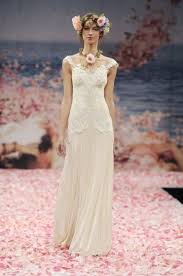 Modelli abiti anni 50 abiti eleganti stile anni 60 sposarsi a 40 anni abiti abiti anni settanta abiti da cerimonia per bambina 10 anni abiti da sposa over 40 anni abiti anni 80 immagini abiti sposa anni 40 abiti per compleanno 40 anni abiti da sposa 25 anni di matrimonio abiti uomo anni 30 abiti da. Abiti Da Sposa Hippie I Modelli Ispirati Agli Anni 70 Abiti Da Sposa Chic Abiti Da Sposa Hippie Abito Da Sposa Boho