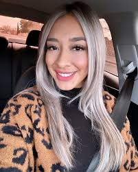 Same but different 💇🏼‍♀️ Went with front layers to give my hair a bit  more life and a lighter blonde!❄️🌬️ The goal is to have long healthy  blonde hair 😊 I think