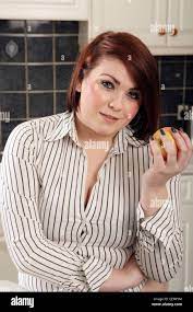 Chubby woman in kitchen hi-res stock photography and images - Alamy
