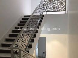 Namun, banyak juga orang yang menggunakan railing ini untuk dijadikan fokus utama tangga rumah yang menghubungkan lantai 2 dengan ruang tamu, atau ruang utama rumah. Jadikan Rumah Tampak Minimalis Dan Modern Dengan Railing Tangga Minimalis Terbaru Jasa Laser Cutting