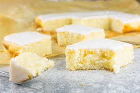Einfacher Zitronen Blechkuchen Mit Zuckerguss Vegan Rezept Zitronen Blechkuchen Kuchen Rezepte Ohne Zucker Und Blechkuchen