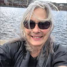 new hairstyle for women over 50 after cutting it short