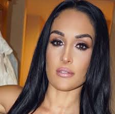 Eileen Sandoval (@honeybeileenMUA)