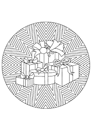 Le coloriage de mandala possède de nombreuses vertues thérapeutiques : Coloriage Mandala Noel Cadeau Sur Hugolescargot Com