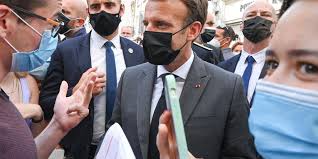 Le président français emmanuel macron a été giflé par un individu, interpellé quelques minutes plus tard, au cours de son déplacement dans la drôme, ce. 5o 3 Xlkdny0dm