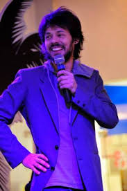 He performed his first official paid gig as a stand up at comedy in foot in november 2008. Stand Up Do Ferreira Com Nando Viana