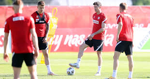 For the first time in his career, robert lewandowski has won the european golden boot. Watch Robert Lewandowski Pull Off Outrageous Trick Shot Ahead Of Euros Planet Football