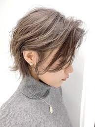 2020 02 28更新 暗めカラーにも透明感が 色素の薄い地毛の様な色味をイルミナカラーで表現しました セミウェット グレージュ 大人かわいい 伸ばしかけ 大人ボブ タンバルモリ センターパート ふわミディ くせ毛風 無造作 マーメイドアッシュ ナチ ショートボブの