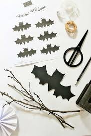 Kerzenhalter sind eine tolle und zudem einfache idee, um dein interieur zu dekorieren! Diy Halloween Fledermaus Deko Fur Die Wohnung Partystories Blog