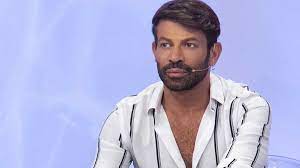 Così sono state considerate le parole dell'opinionista nell'ultima puntata di uomini&donne. Uomini E Donne Gianni Sperti Attacca Un Cavaliere