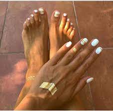 Este es un diseño de uña que me gusto mucho que pude. 10 Colores De Unas Perfectos Para Morenas Unas Para Piel Morena Unas De Gel Para Pies Manicura De Unas